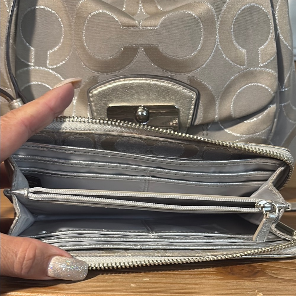 Coach Grey & Silver Signature Shoulder Bag with Wallet(102B) - Picture 3 of 10